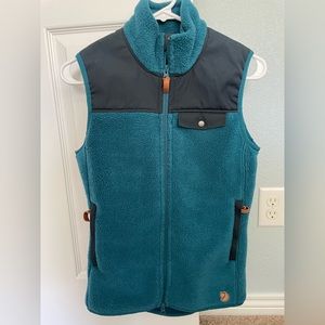 Fjallraven Women’s Small Vest Teal Color
